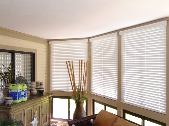 White custom blinds fitted across corner windows in a Ponte Vedra home